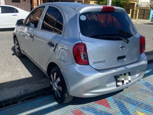 Nissan March Básico