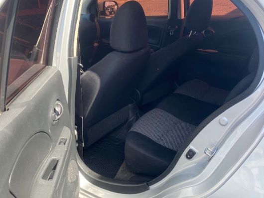 Nissan March Básico