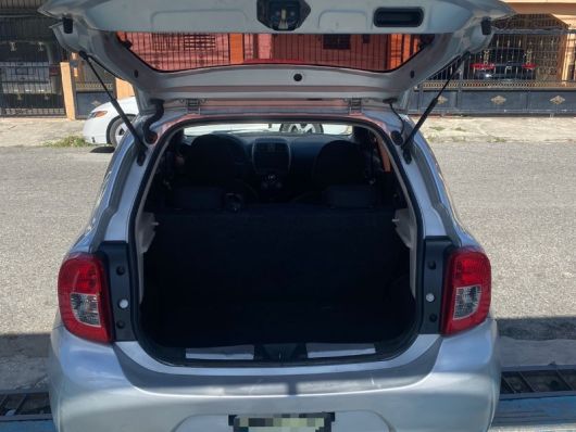 Nissan March Básico