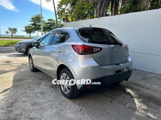 Mazda Demio Carros en venta