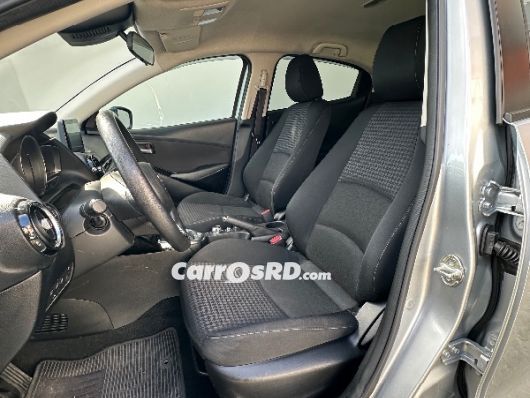 Mazda Demio Carros en venta