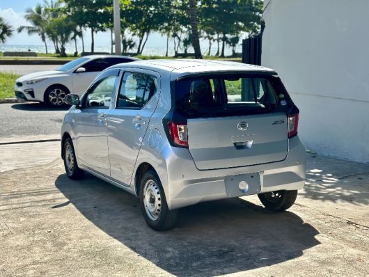 Daihatsu Mira Básico