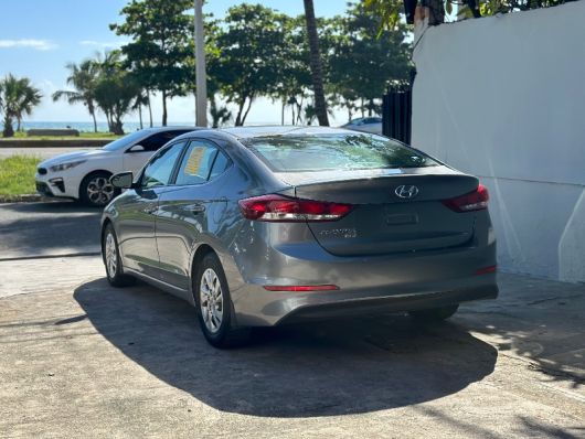 Hyundai Elantra SE