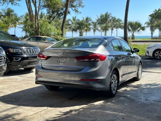 Hyundai Elantra SE