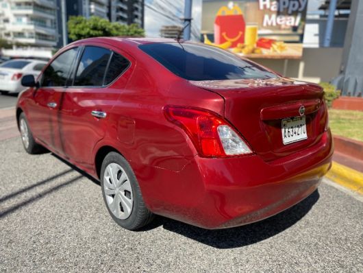 Nissan Versa SV