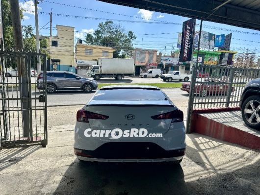 Hyundai Avante Carros en venta