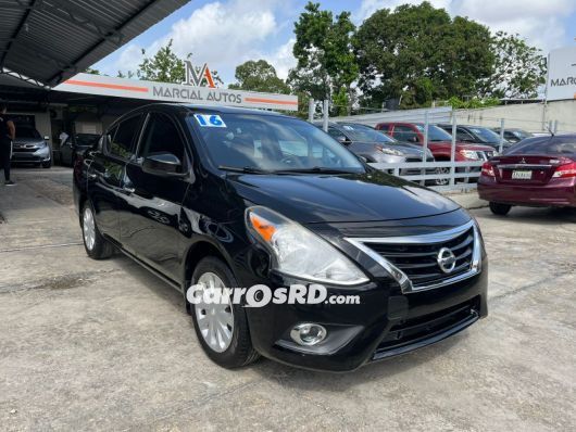 Nissan Versa Jeepeta en venta