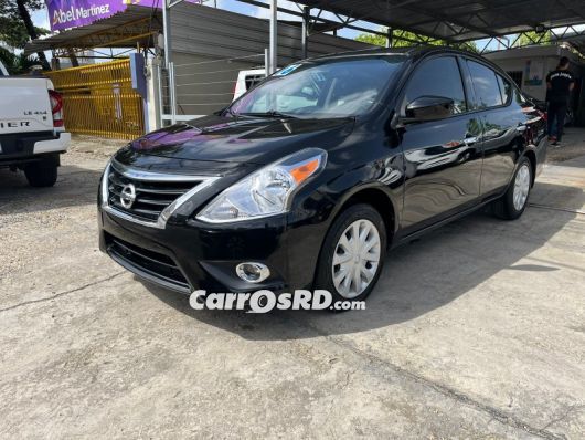 Nissan Versa Jeepeta en venta