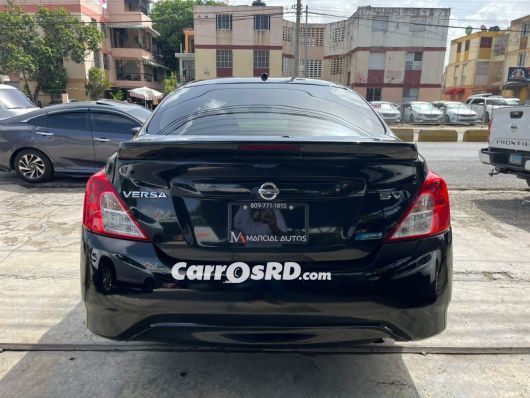 Nissan Versa Jeepeta en venta