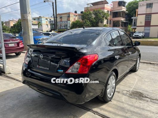Nissan Versa Jeepeta en venta