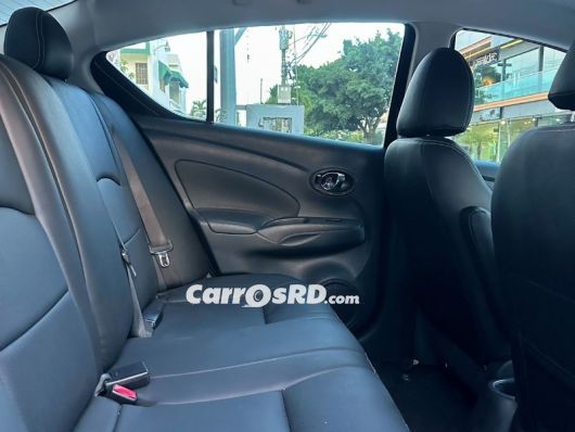 Nissan Versa Jeepeta en venta