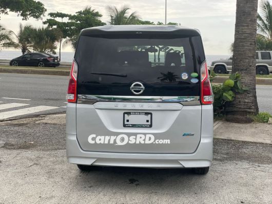 Nissan Serena Minivan en venta