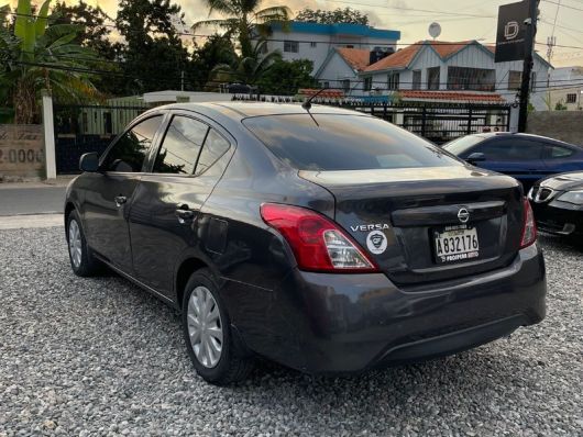 Nissan Versa SL