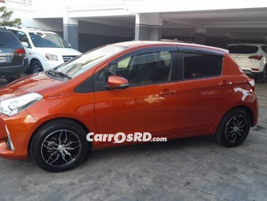 Toyota Vitz Carros en venta