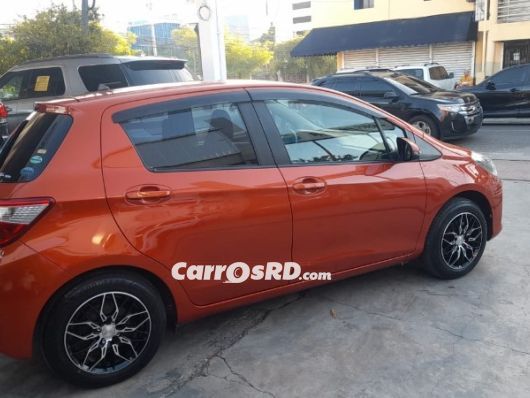 Toyota Vitz Carros en venta