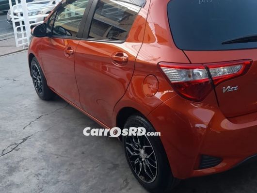 Toyota Vitz Carros en venta