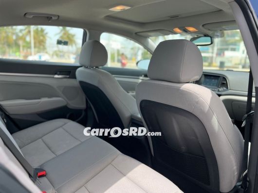 Hyundai Elantra Carros en venta