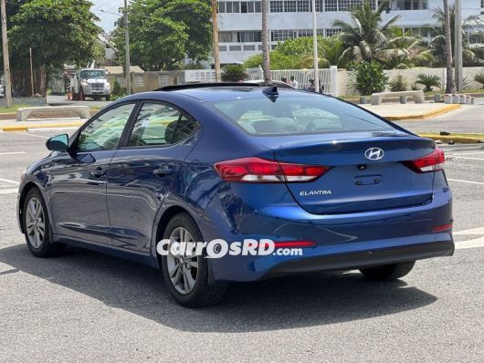 Hyundai Elantra Carros en venta