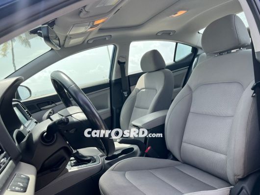 Hyundai Elantra Carros en venta