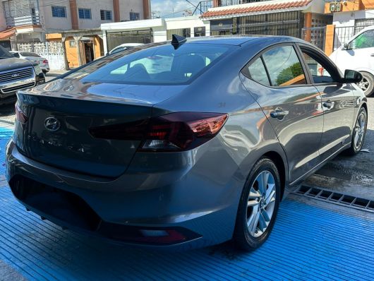 Hyundai Elantra SE