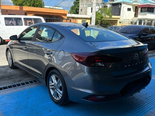 Hyundai Elantra SE