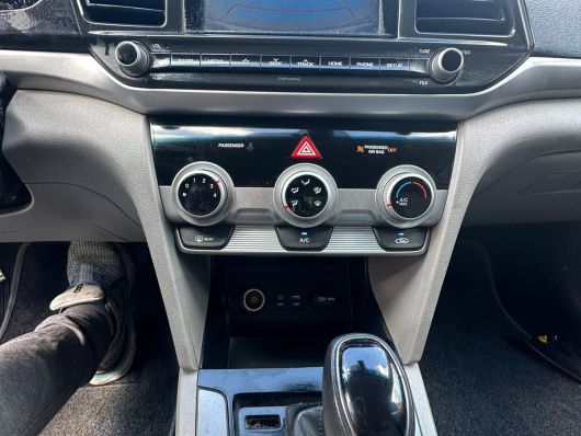 Hyundai Elantra SE