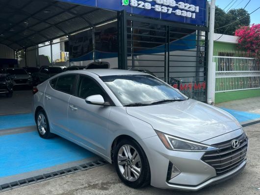 Hyundai Elantra SE