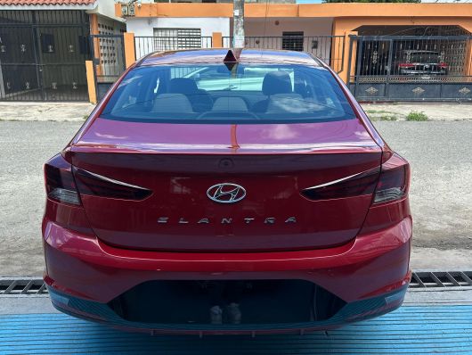 Hyundai Elantra SE