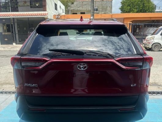 Toyota RAV4 LE