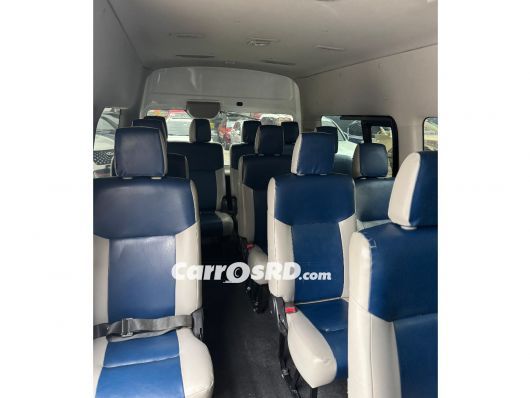 Nissan URVAN Minivan en venta