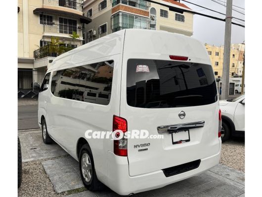 Nissan URVAN Minivan en venta