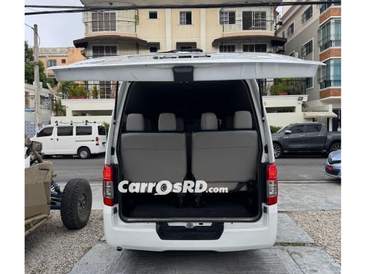 Nissan URVAN Minivan en venta