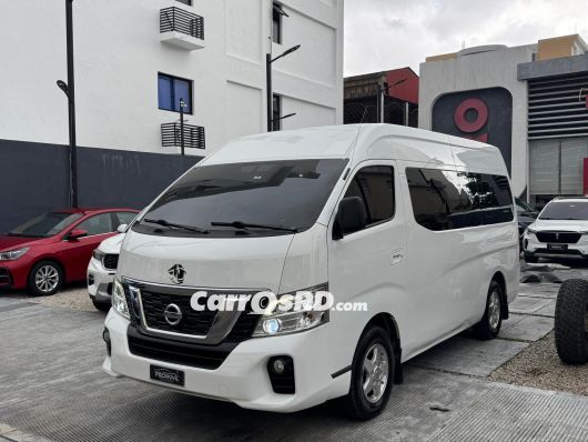 Nissan URVAN Minivan en venta