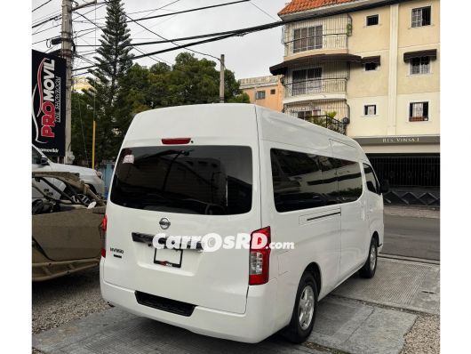 Nissan URVAN Minivan en venta