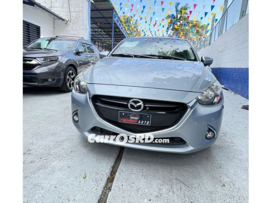 Mazda Demio Carros en venta