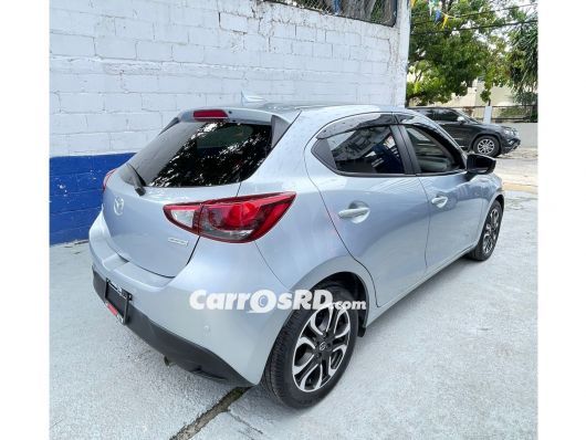 Mazda Demio Carros en venta