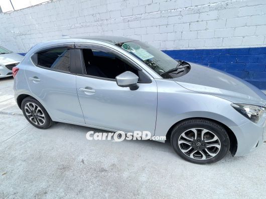 Mazda Demio Carros en venta