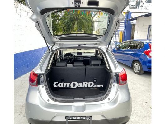 Mazda Demio Carros en venta