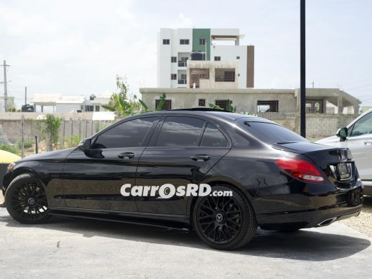 Mercedes-Benz Clase C Carros en venta