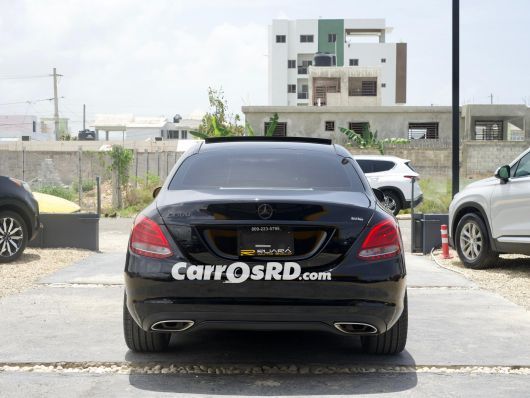 Mercedes-Benz Clase C Carros en venta