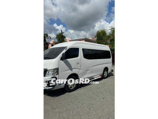 Nissan URVAN Autobus en venta