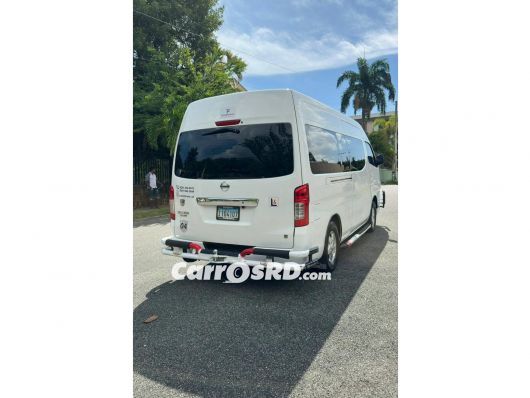 Nissan URVAN Autobus en venta