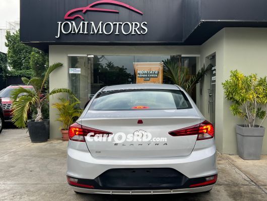 Hyundai Elantra Carros en venta