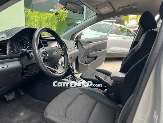 Hyundai Elantra Carros en venta