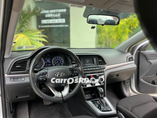 Hyundai Elantra Carros en venta