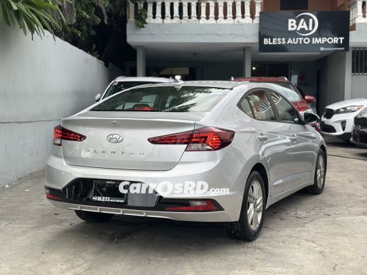 Hyundai Elantra Carros en venta