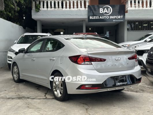 Hyundai Elantra Carros en venta