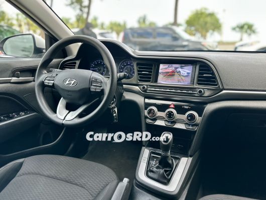 Hyundai Elantra Carros en venta