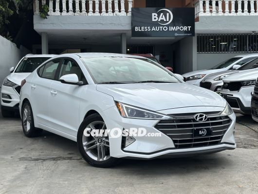 Hyundai Elantra Carros en venta