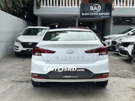 Hyundai Elantra Carros en venta